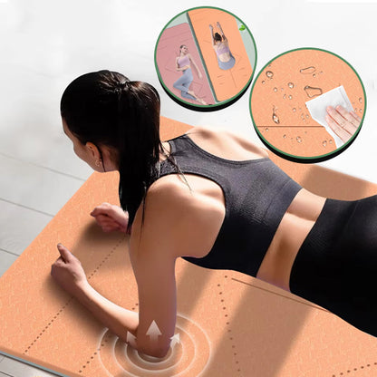 Femme pratique yoga sur tapis harmonik équilibre sur les coudes