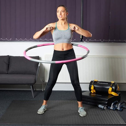 Exercice Hula hoop  dans le salon