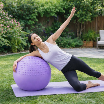 femme fait equilibre sur Swiss ball texture