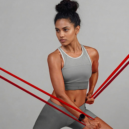 femme fait musculation avec elastique musculation