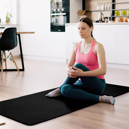 mouvement sur tapis de gym noir